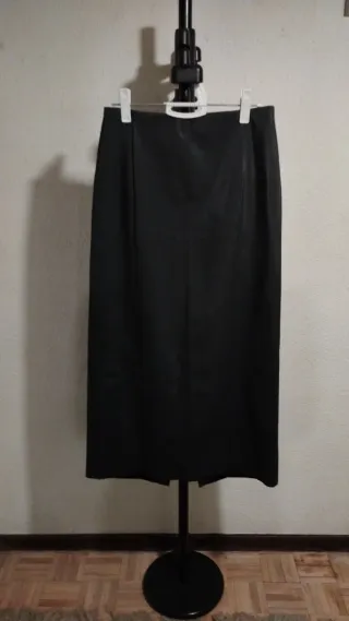 Falda larga imitación piel negra