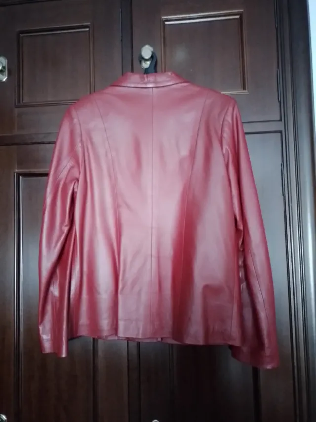 Chaqueta de piel roja