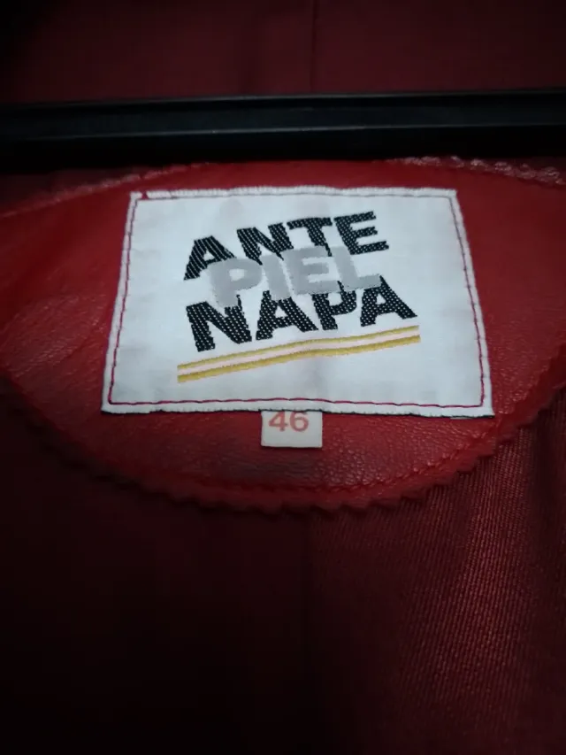 Chaqueta de piel roja