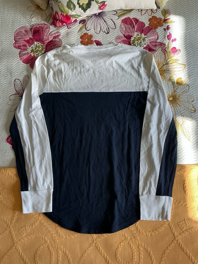 Camiseta Hollister Manga Larga Talla M nueva