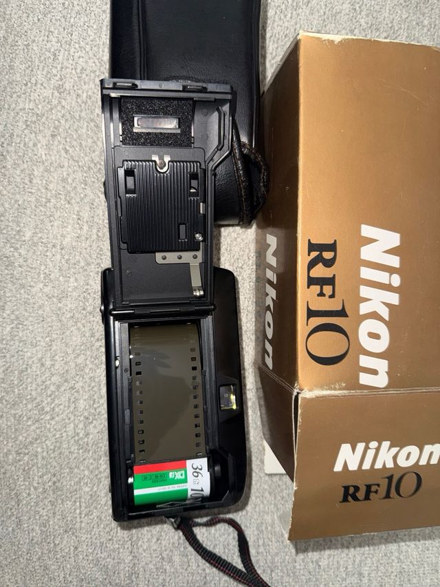 Cámara Nikon RF10 Vintage + Funda