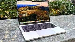 MacBook Pro 14 M2 Pro Plata - COMO NUEVO