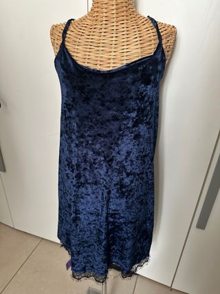 Vestito blu in velluto con pizzo