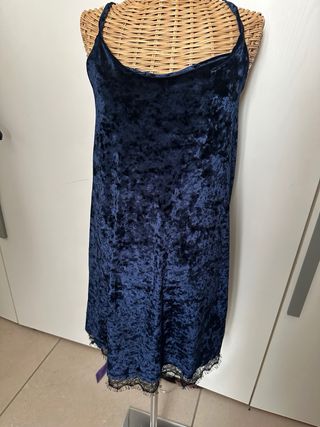 Vestito blu in velluto con pizzo