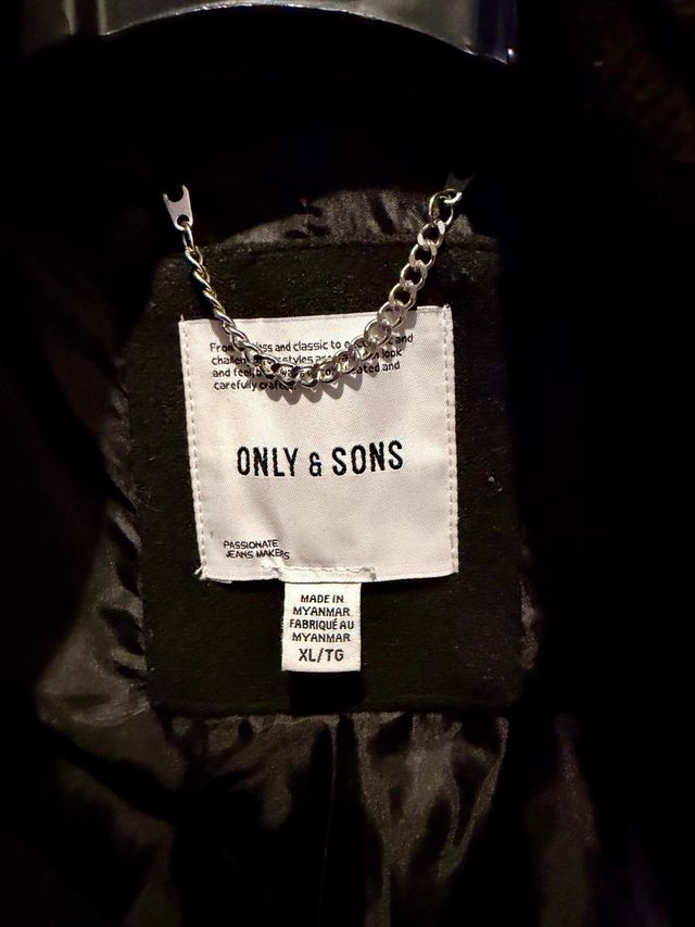 Abrigo negro ONLY Y SONS