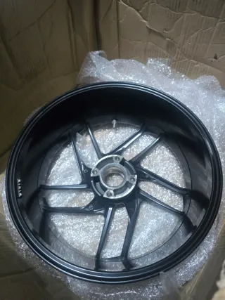 Llanta trasera Ducati Monster 2019