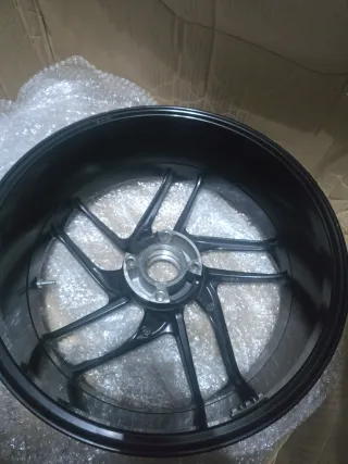 Llanta trasera Ducati Monster 2019