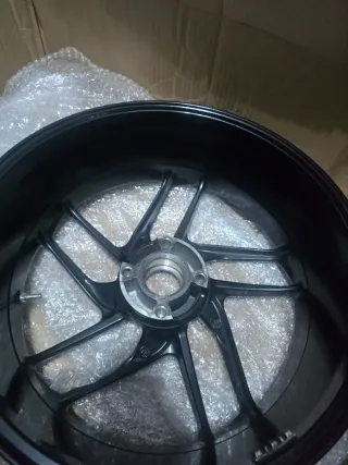 Llanta trasera Ducati Monster 2019