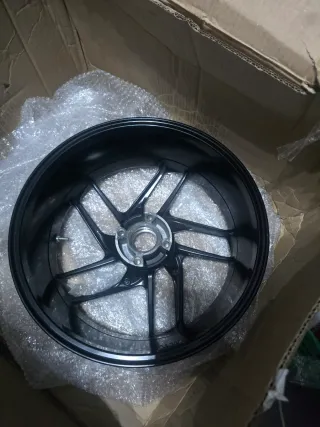 Llanta trasera Ducati Monster 2019