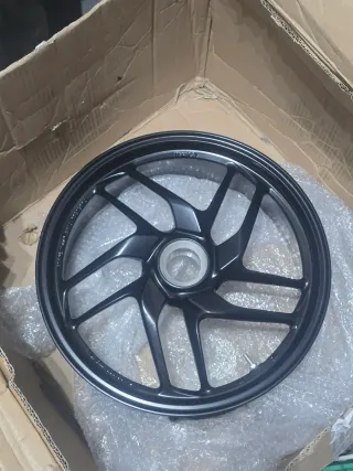 Llanta trasera Ducati Monster 2019