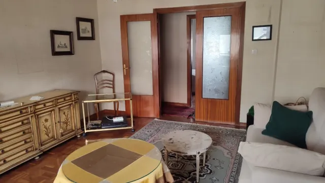 Mesa redonda de mármore