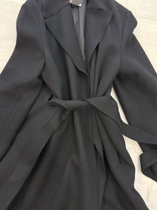 Abrigo Massimo Dutti Lana Negro es de 200 euros