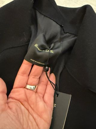 Abrigo Massimo Dutti Lana Negro es de 200 euros