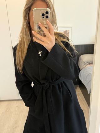 Abrigo Massimo Dutti Lana Negro es de 200 euros