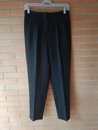 Pantalón negro de pinza.Tiro alto