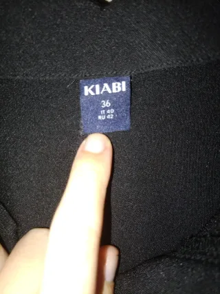 Pantalón negro de pinza.Tiro alto