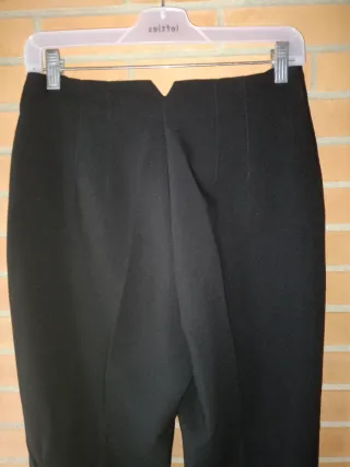 Pantalón negro de pinza.Tiro alto