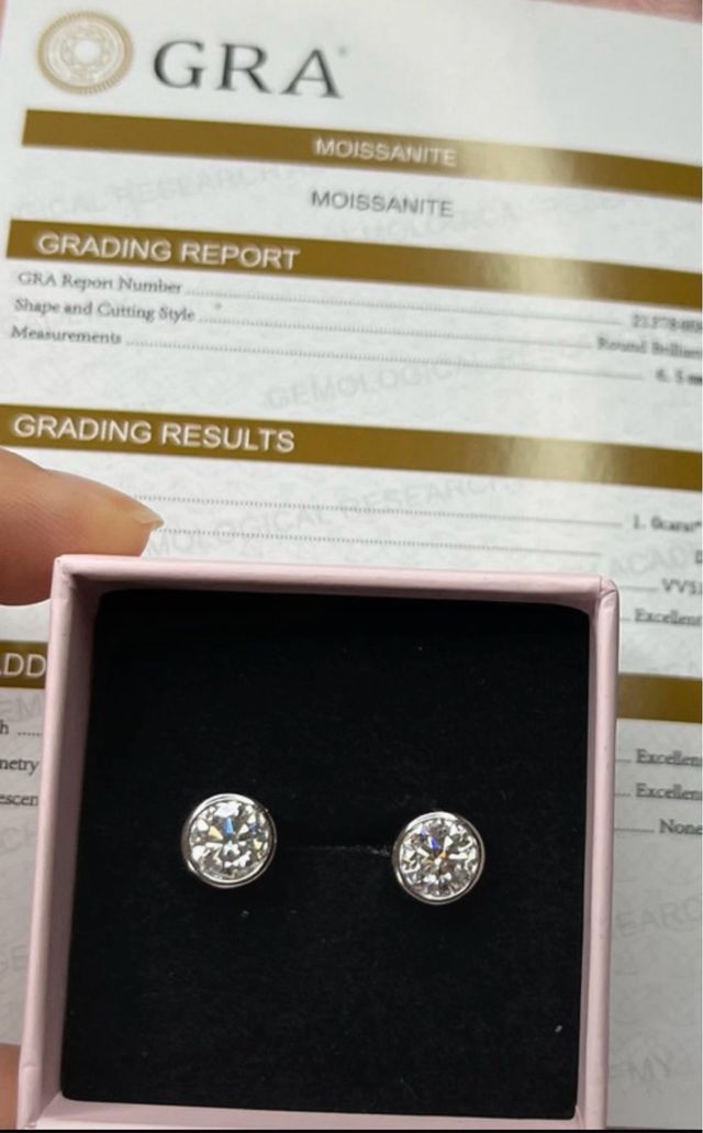 Orecchini Oro 18 kt e Moissanite GRA