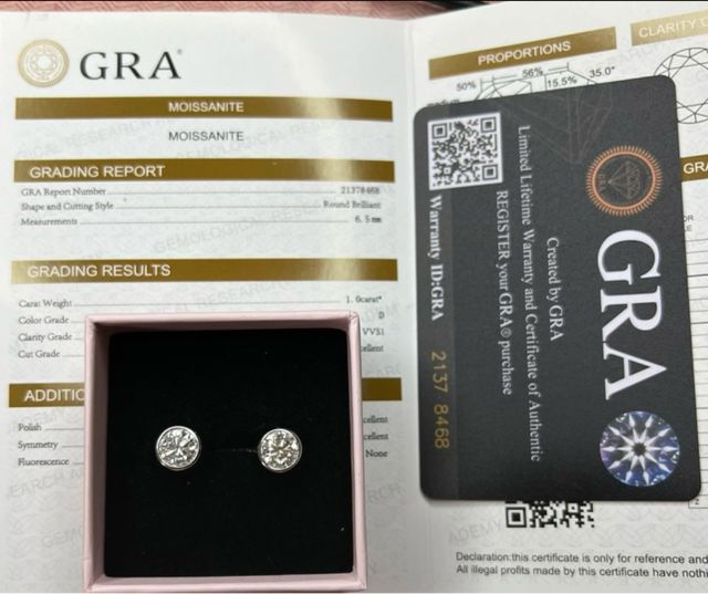 Orecchini Oro 18 kt e Moissanite GRA