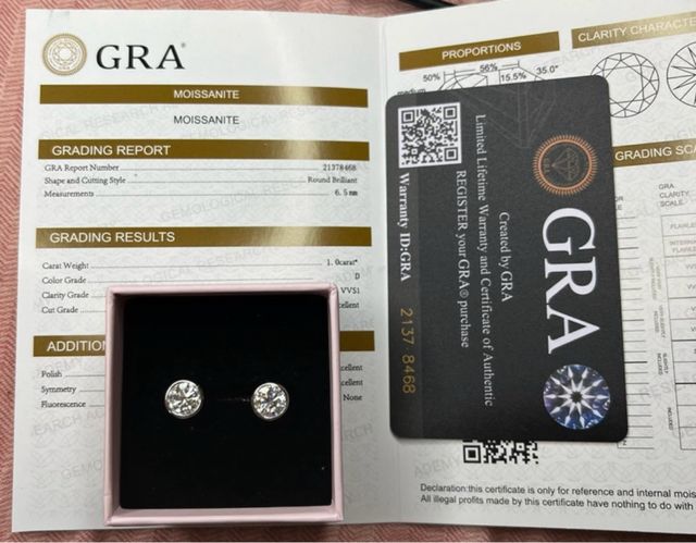 Orecchini Oro 18 kt e Moissanite GRA