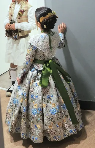 Traje de Fallera completo + cancán