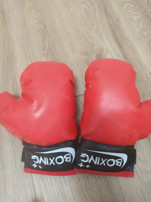 Guantes de boxeo para niños rojos