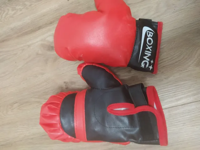 Guantes de boxeo para niños rojos