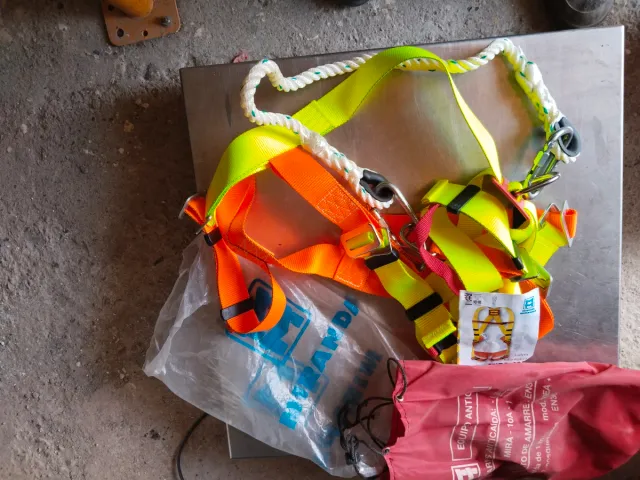 Arnés de seguridad y equipo de protección