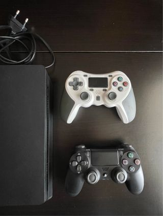 PS4 12.00 Slim Negra + 2 Mandos + GTA V