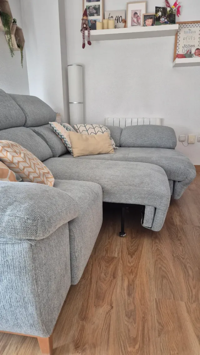 Sofá Chaiselongue color aguamarina hecho en Yecla