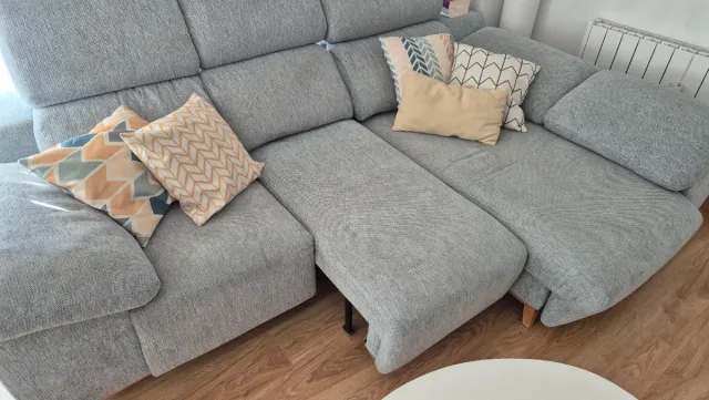 Sofá Chaiselongue color aguamarina hecho en Yecla