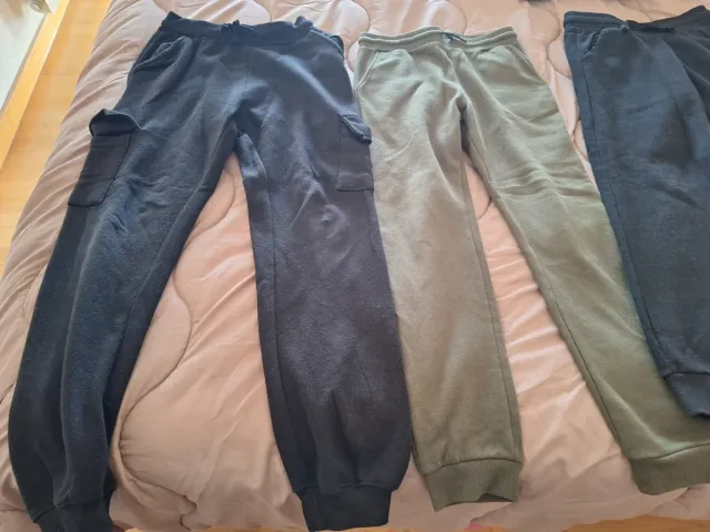 Pantalones niño 9 años. 85 cm largo.30 cm ancho.