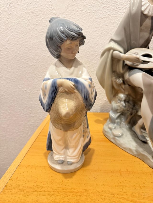 Figura Lladró Niña con Sombrero