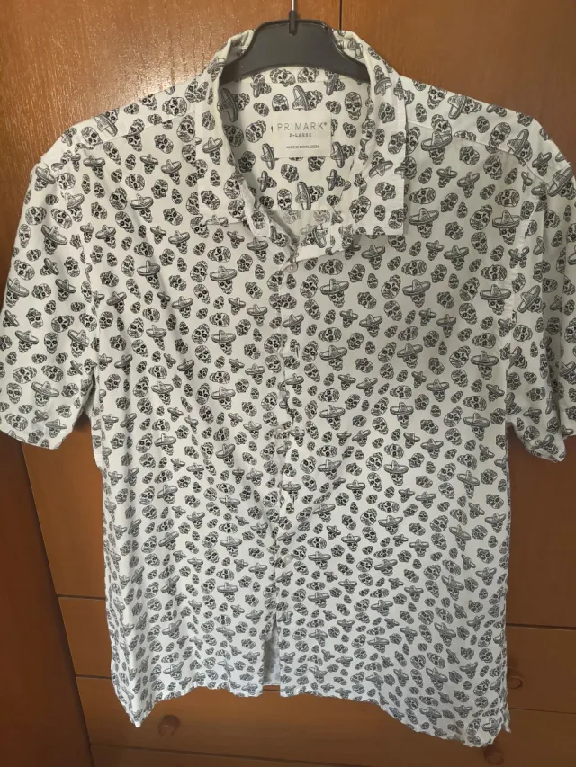 Camisa Primark Calaveras XL pero es como una L