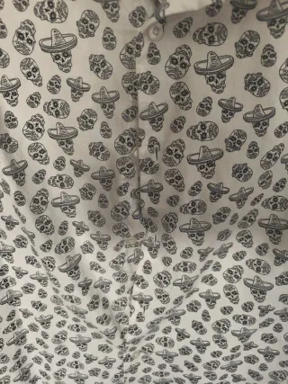 Camisa Primark Calaveras XL pero es como una L