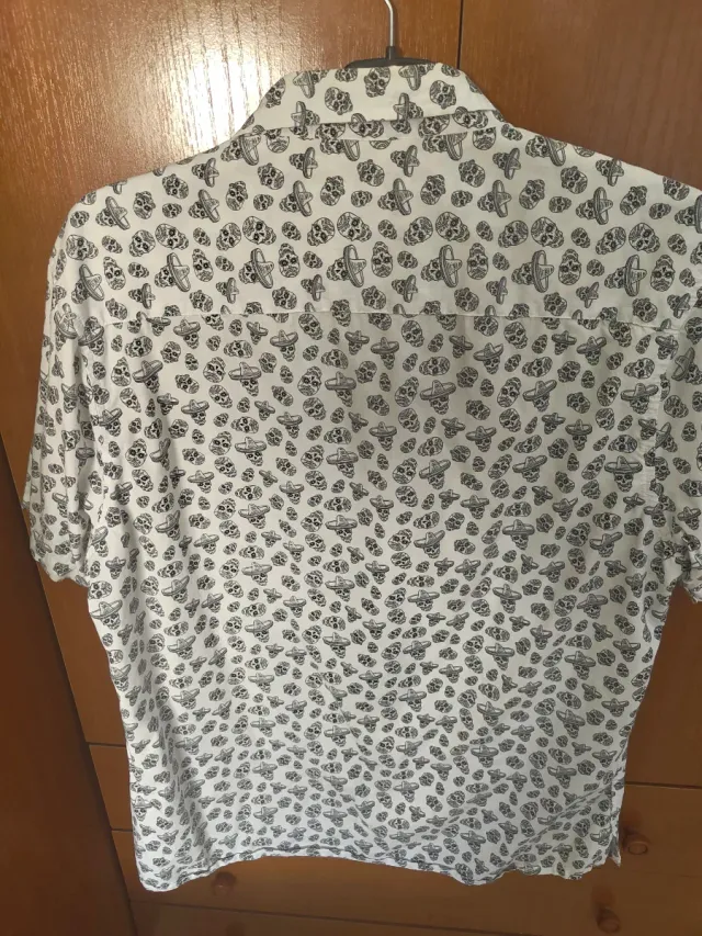 Camisa Primark Calaveras XL pero es como una L