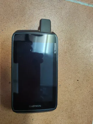 Garmin Montana 700 con soporte moto con carga