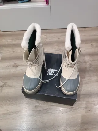 Botas de invierno Sorel beige y grises