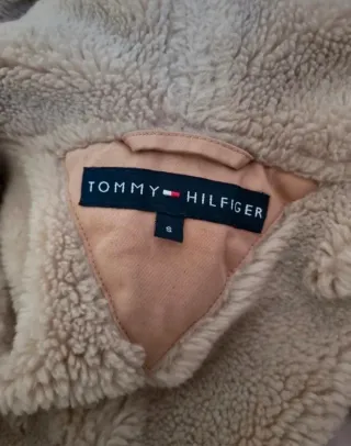 Chaquetón beige con capucha forrada