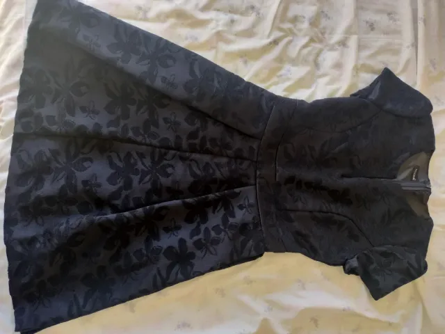 Elegante vestido azul marino floral