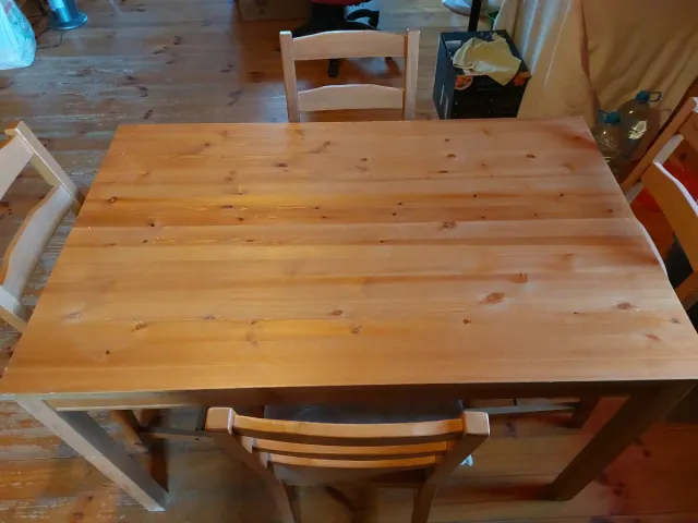 Mesa de comedor de madera y 4 sillas