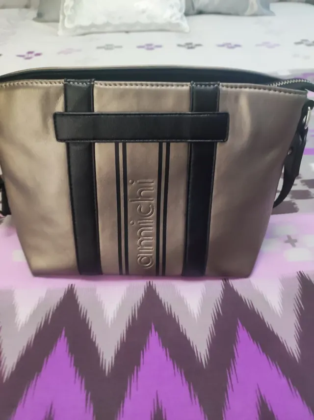 Bolso Amichi Negro y Dorado