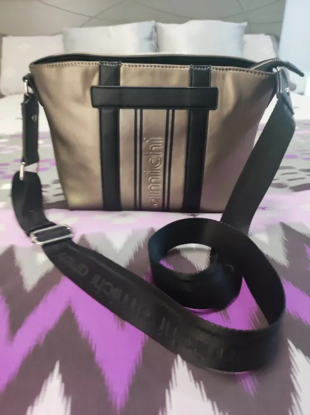 Bolso Amichi Negro y Dorado