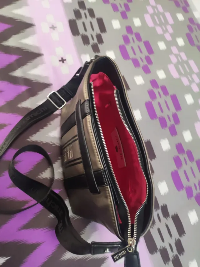 Bolso Amichi Negro y Dorado