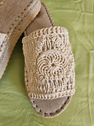 Sandalias planas de esparto