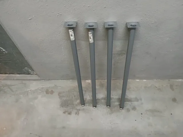 4 Patas Metálicas Grises para Muebles