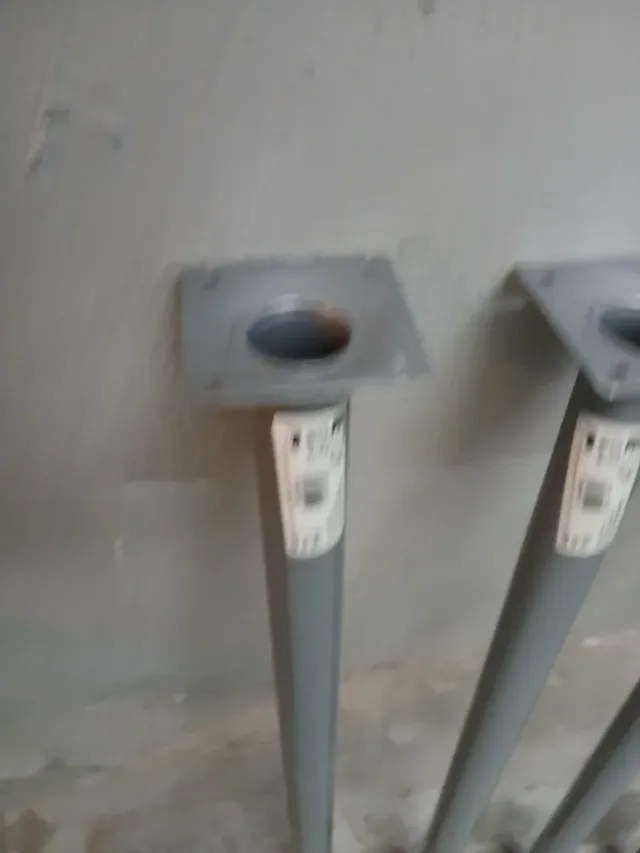 4 Patas Metálicas Grises para Muebles