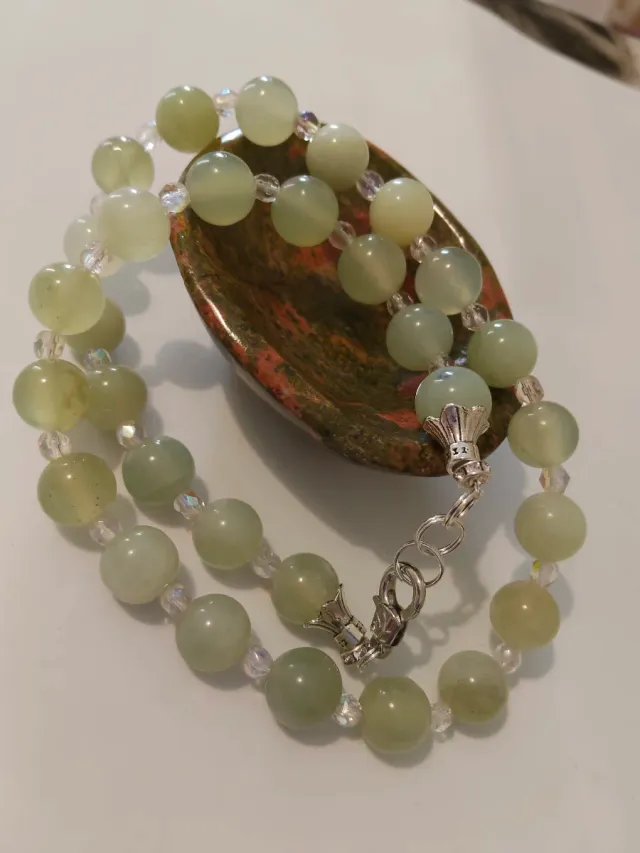 Collana pietre verdi chiare con cristalli