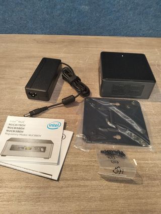 Intel NUC8i7BEH Mini PC