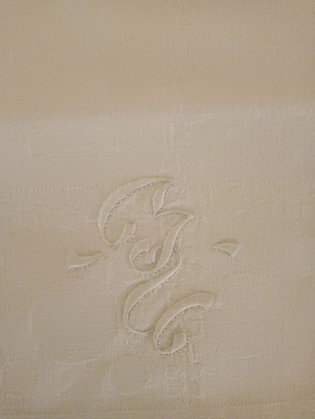 Juego mantel y  servilletas vintage bordado a mano